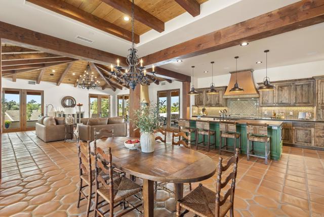 Detail Gallery Image 9 of 75 For 2525 Date Palm Ct, Vista,  CA 92084 - 3 Beds | 3/1 Baths