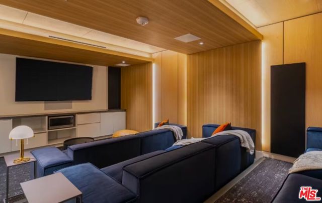 400 S Broadway, Los Angeles CA: https://media.crmls.org/mediaz/8544a0fd-b2e0-4a5e-966f-550300129bfa.jpg