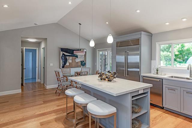 13038 Vista Del Valle Court, Los Altos Hills CA: https://media.crmls.org/mediaz/8544de37-fc42-4988-b6c4-673686f2233a.jpg