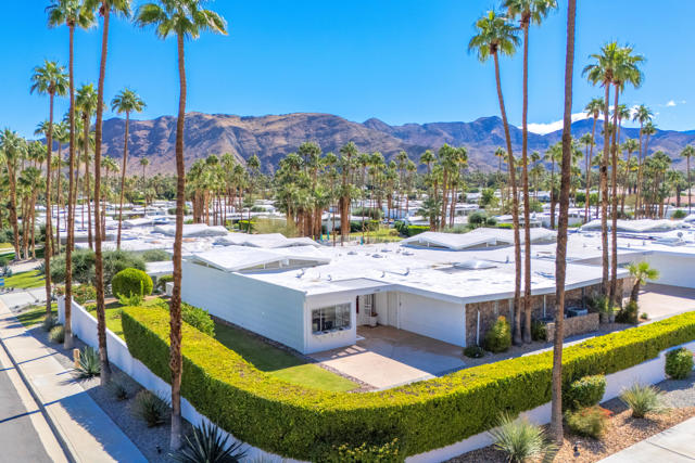 2400 S Palm Canyon Drive, Palm Springs CA: https://media.crmls.org/mediaz/8544e92e-f463-494d-8091-18b38a12df4e.jpg