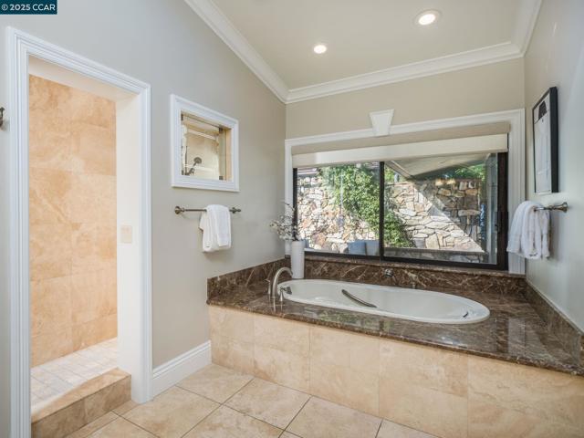 21 Deer Oaks Ct, Pleasanton CA: https://media.crmls.org/mediaz/85452323-9351-4df9-9fe9-a73cf8392379.jpg