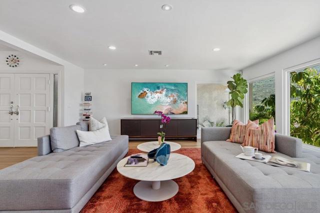 7645 Caminito Coromandel, La Jolla CA: https://media.crmls.org/mediaz/8546ddc0-f628-4629-bcf7-af5be7d61a8e.jpg