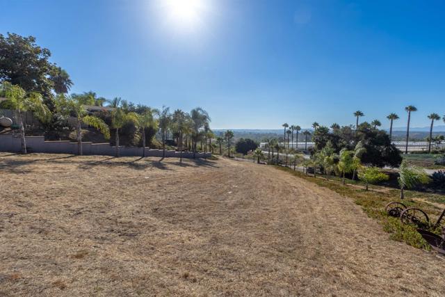 2405 Old Colony, Vista, California 92084, ,Residential Income,For Sale,Old Colony,NDP2407848