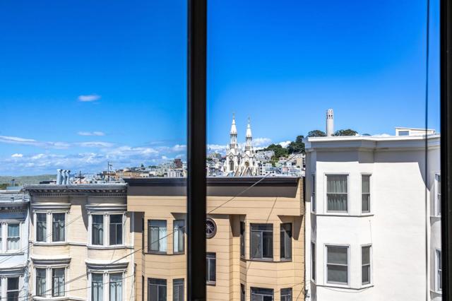 806810 Union Street, San Francisco CA: https://media.crmls.org/mediaz/8546f65a-4a43-463a-b7ff-f24119179baa.jpg