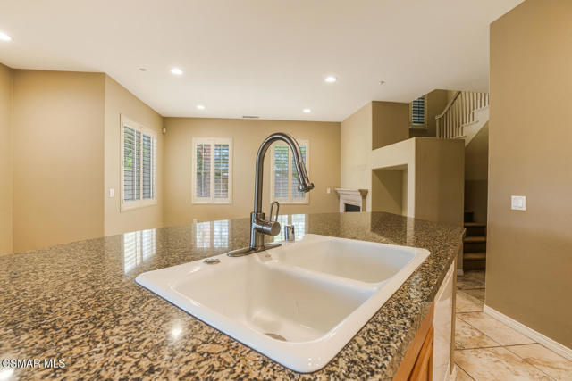 3327 Shadetree Way, Camarillo CA: https://media.crmls.org/mediaz/85478fd6-f781-4cd5-8ad4-dba0c5a5d97a.jpg