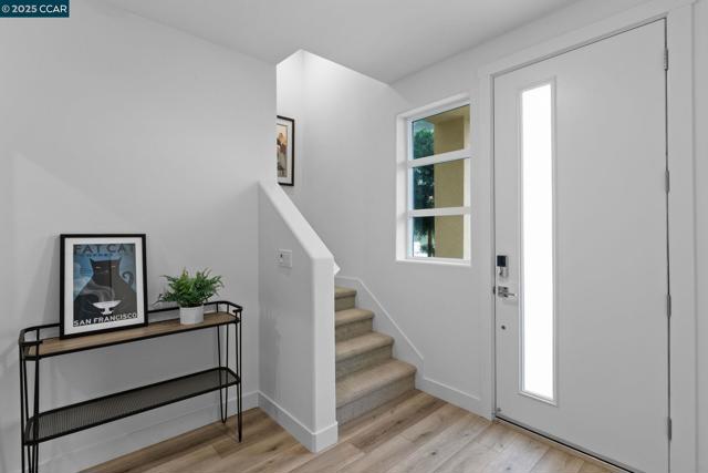 27276 Cosmo Ct, Hayward CA: https://media.crmls.org/mediaz/8547a74d-fad9-4149-96cc-77cdaa6cbd29.jpg