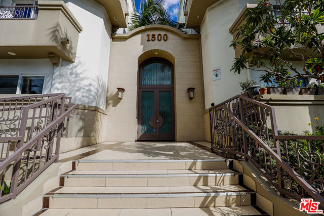 1500 Purdue, Los Angeles CA: https://media.crmls.org/mediaz/8548452d-c8e6-45a3-8222-95db80e73829.jpg