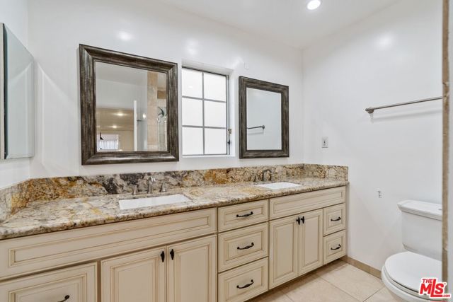 10709 ASHTON Avenue, Los Angeles CA: https://media.crmls.org/mediaz/854889fc-8546-41e1-8000-207a51206051.jpg