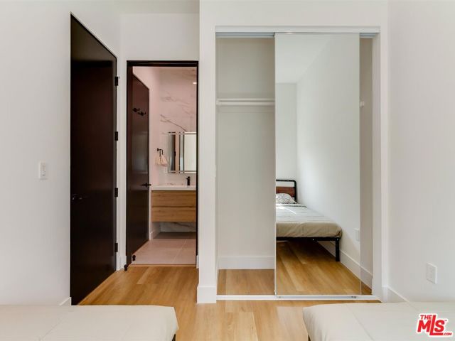 2817 1/2 S Redondo Boulevard, Los Angeles CA: https://media.crmls.org/mediaz/8549a439-74b3-4a3a-affc-cee43bccaef9.jpg
