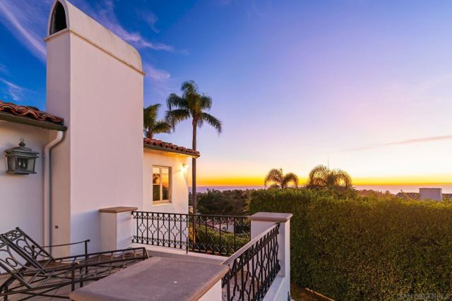 6692 La Jolla Scenic Dr S, La Jolla CA: https://media.crmls.org/mediaz/8549f6f1-1441-4a53-a9f0-66762ab67232.jpg