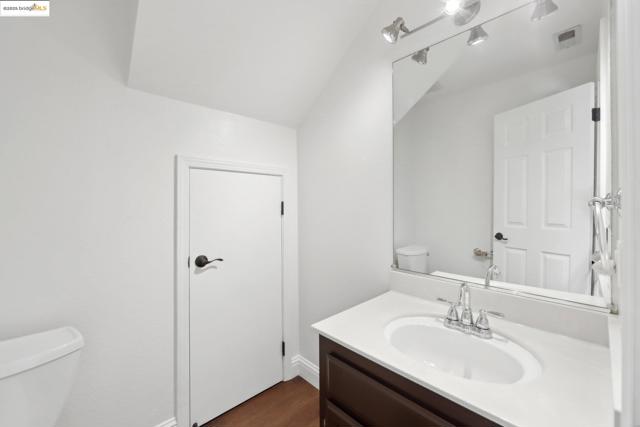 204 Pebblecreek Ct, Martinez CA: https://media.crmls.org/mediaz/854a3112-ee09-4c61-bb74-fd65d64b040e.jpg