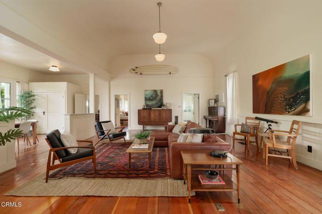 399 W Center Street, Ventura CA: https://media.crmls.org/mediaz/854a795e-eeef-4d7c-b73c-349146d19af7.jpg