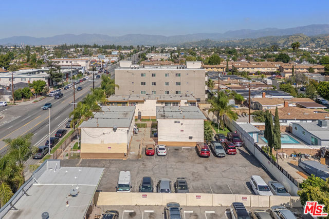 7442 Vineland Avenue, Sun Valley CA: https://media.crmls.org/mediaz/854ab315-1d4a-47b3-bf57-d2a2a3d66d0d.jpg