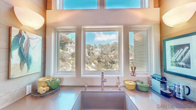 13027 Via Latina, Del Mar CA: https://media.crmls.org/mediaz/854b121d-4afb-4e73-b772-334ad3131f62.jpg