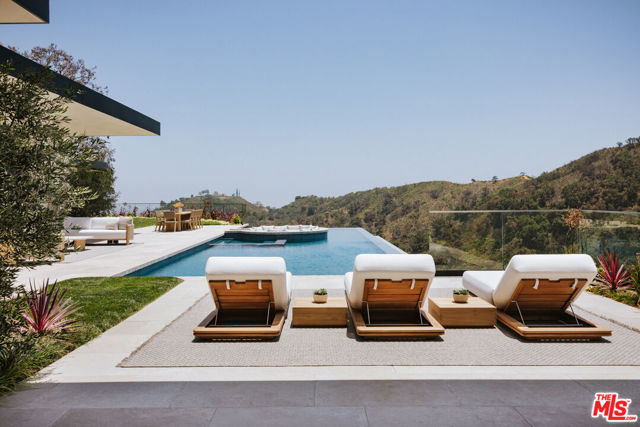 13674 Bayliss Road, Los Angeles CA: https://media.crmls.org/mediaz/854bc255-1080-4981-8c27-90705ed0fa01.jpg