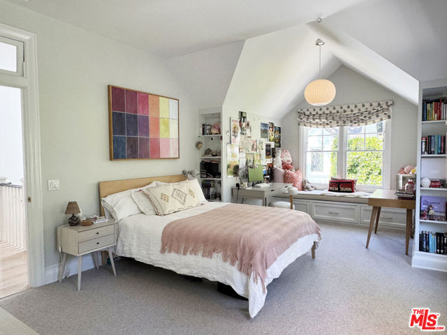 2121 Trently Lane,  CA: https://media.crmls.org/mediaz/854c046f-0b97-4629-b6fa-1d74985f5cab.jpg