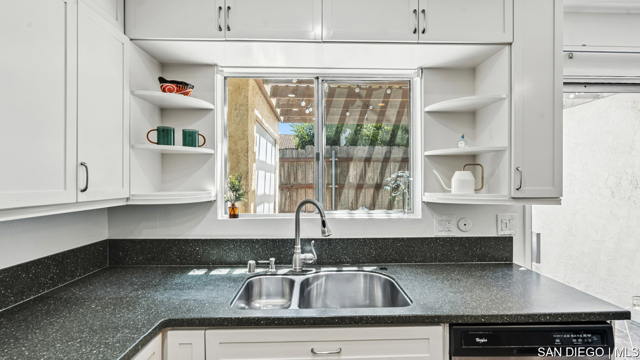 209 Espanas GLN, Escondido CA: https://media.crmls.org/mediaz/854c1c76-6110-432a-a17e-77ea83bb740e.jpg