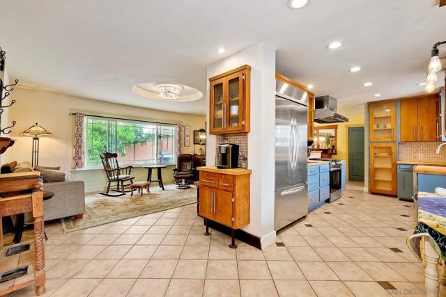 9435 Morcado Cir, La Mesa CA: https://media.crmls.org/mediaz/854c9964-262e-40fb-8d53-1a0caba87fd5.jpg
