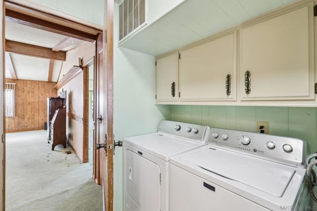 275 S Worthington St, Spring Valley CA: https://media.crmls.org/mediaz/854d2982-f081-476e-b471-c752c4b8db15.jpg