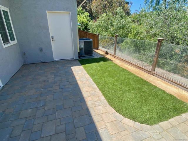 2835 Hillsboro Ct, Carlsbad CA: https://media.crmls.org/mediaz/854d3626-6a20-4eb7-a5cd-3e63453779a9.jpg