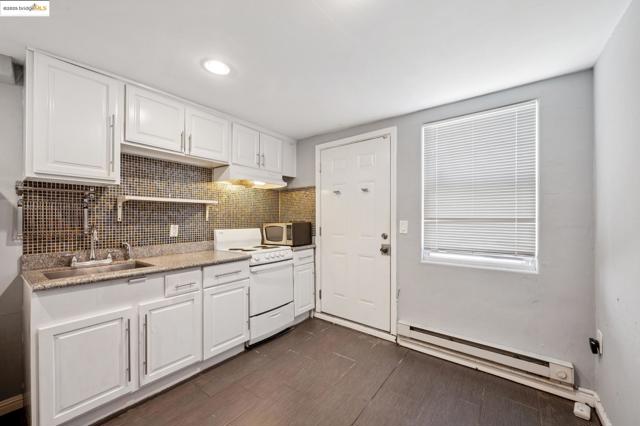 Image 42 of 60 For 1063 32nd St