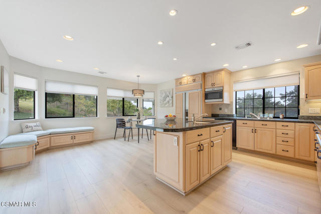 790 Spring Canyon Place, Thousand Oaks CA: https://media.crmls.org/mediaz/854e1176-00a4-4fa8-b08e-a1844a82b702.jpg