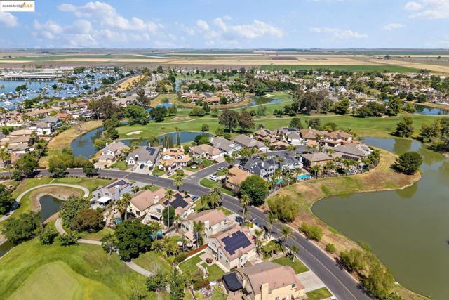 5521 Lanai Ct, Discovery Bay CA: https://media.crmls.org/mediaz/854ec0bf-1e0f-4f10-b7e4-a3a44f25f027.jpg