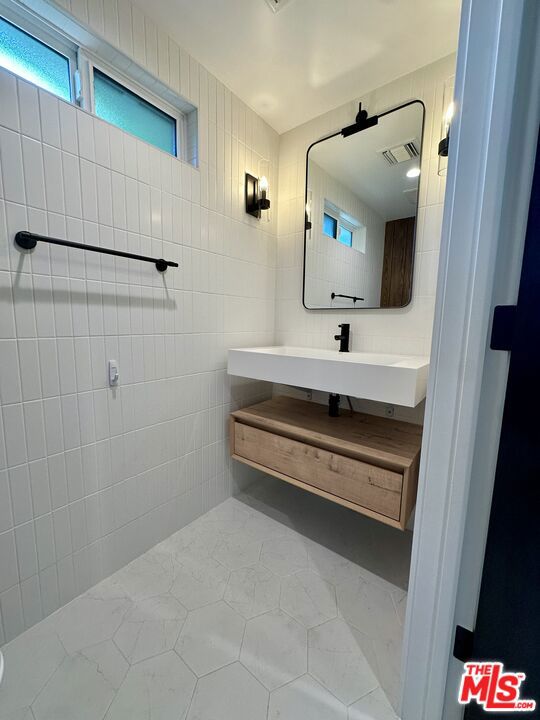 7460 Woodrow Wilson Drive, Los Angeles CA: https://media.crmls.org/mediaz/854ee013-2fca-496b-b16b-b3d9234eeb68.jpg
