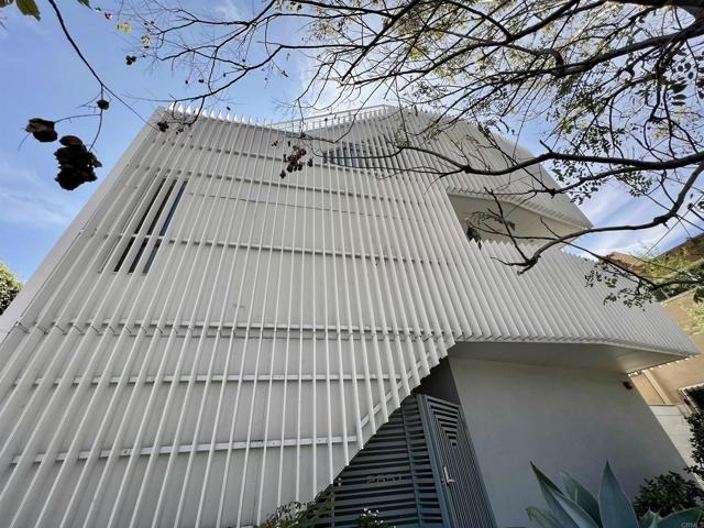 Detail Gallery Image 2 of 26 For 2851 N Buzz Ct, Los Angeles,  CA 90039 - 2 Beds | 2/1 Baths