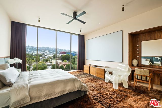 8899 Beverly Boulevard, Los Angeles CA: https://media.crmls.org/mediaz/855015d4-ddd5-4830-ac3b-081d4f4e022e.jpg