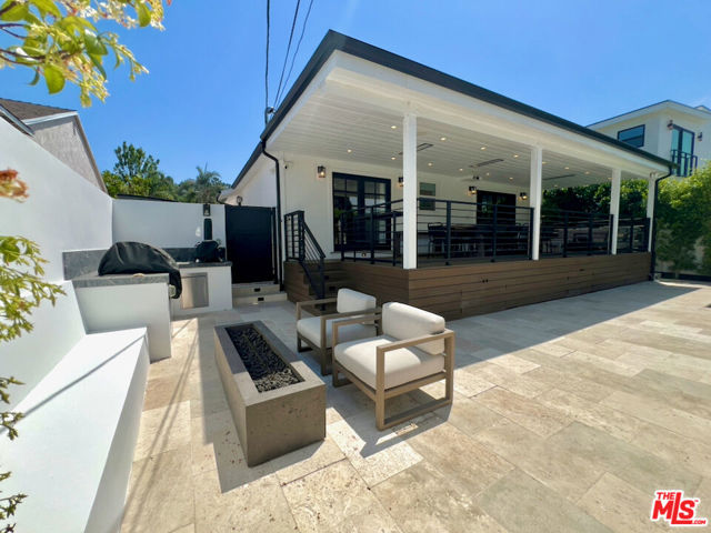 18033 Rosita Street, Encino CA: https://media.crmls.org/mediaz/85502f43-8ed5-49c5-9275-4578cded61df.jpg
