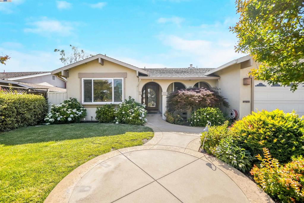 9821 Davona Dr