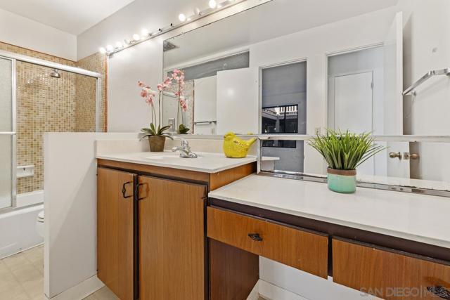 2600 TORRY PINES RD. #B27, La Jolla CA: https://media.crmls.org/mediaz/8550cc5d-2b19-45d6-b9a7-304c6419143f.jpg