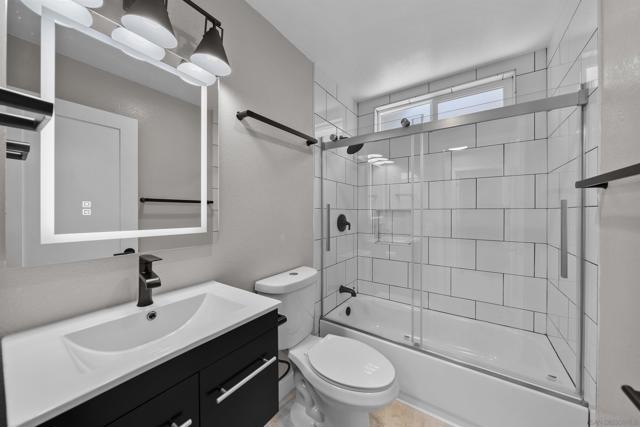1152 54 Pacific Beach Dr, San Diego CA: https://media.crmls.org/mediaz/8550f601-f83e-49f7-bcbd-5ce48b7aff31.jpg