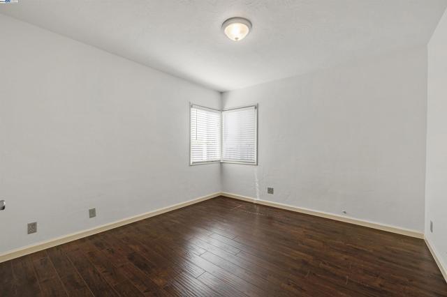 1250 147th Ave, San Leandro CA: https://media.crmls.org/mediaz/8550ff4b-22e6-439d-a6ec-6e59d537567e.jpg