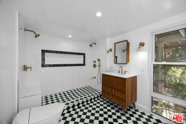 1311 Braeridge Drive, Beverly Hills CA: https://media.crmls.org/mediaz/8551058f-0732-4cb7-aee4-e80408a6d438.jpg