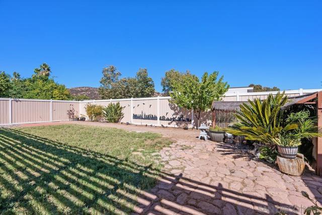 13325 Floral Ave, Poway CA: https://media.crmls.org/mediaz/8551de07-062e-4a36-8e04-3eed28782e05.jpg