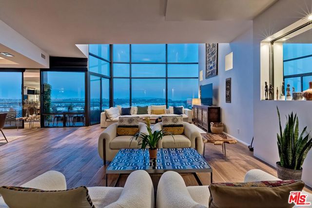 4335 Marina City Drive, Marina del Rey CA: https://media.crmls.org/mediaz/8551de82-d715-4de7-8b11-3ffb9b9b13d4.jpg