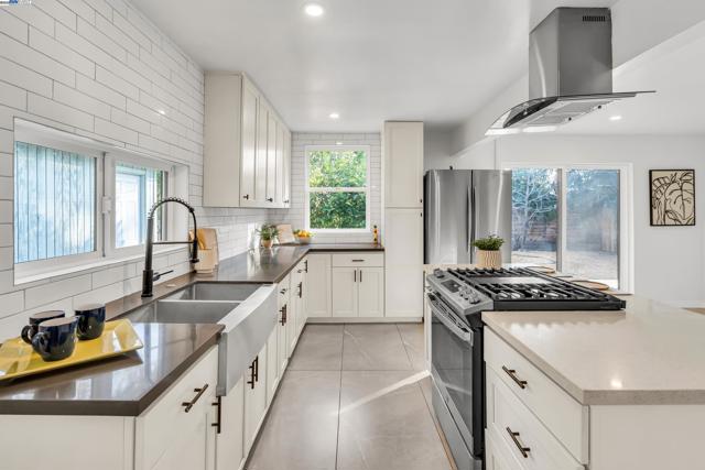 Image 2 of 60 For 207 D St Roseville