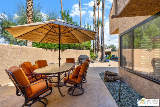 2910 Cervantes Court, Palm Springs CA: https://media.crmls.org/mediaz/85526357-c6d7-4f82-8608-2d7c5903c815.jpg