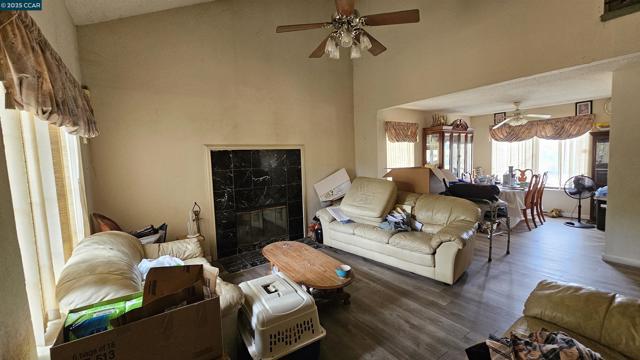 80 Mims Ave, Bay Point CA: https://media.crmls.org/mediaz/85530a98-ec78-43dd-a089-6d74cbd7dc0c.jpg