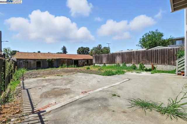 1739 E 22Nd St, Oakland CA: https://media.crmls.org/mediaz/85532f2c-2430-447b-a8bf-75a4f6a33e9e.jpg