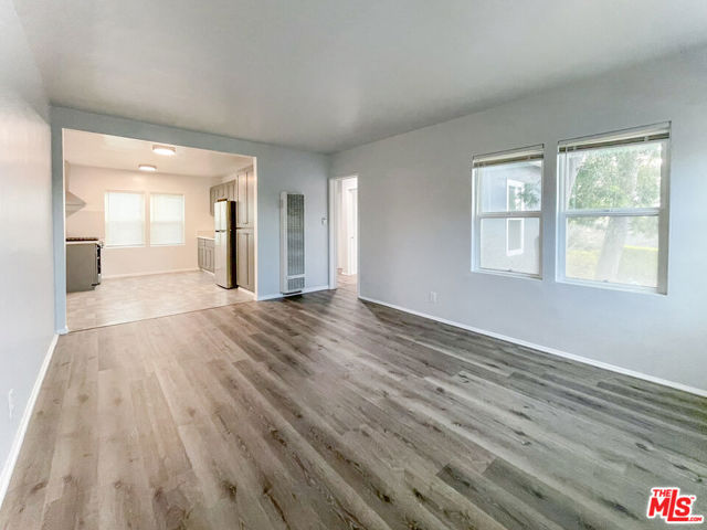 1103 Ocean Park Boulevard, Santa Monica CA: https://media.crmls.org/mediaz/85538993-1376-4cf3-815d-add93e953ffd.jpg