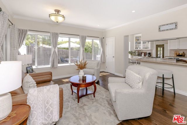 2916 Henrietta Avenue, La Crescenta CA: https://media.crmls.org/mediaz/85539e91-1798-4aca-80b9-34a20ea77dd0.jpg
