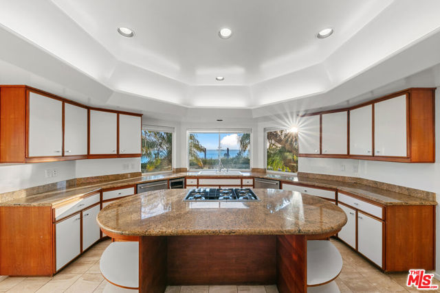 32215 Pacific Coast Highway, Malibu CA: https://media.crmls.org/mediaz/8553e24d-f744-4a3b-9d24-9127d2d855d6.jpg