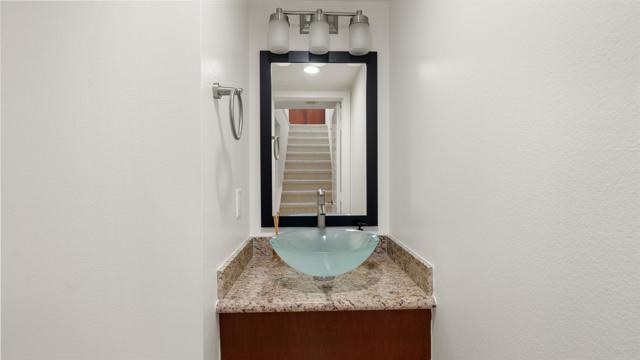 2510 Aperture Circle, San Diego CA: https://media.crmls.org/mediaz/8553fee2-9c0c-4411-91bf-208fa551cfde.jpg