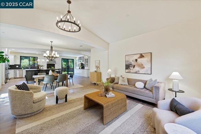 132 Quinterra Ln, Danville CA: https://media.crmls.org/mediaz/85546596-6a82-4421-b778-dc920eb27dd0.jpg