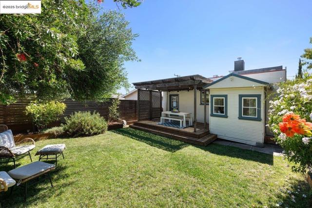 5344 Walnut St, Oakland CA: https://media.crmls.org/mediaz/85553c55-81b1-41ef-96e2-b660ce8a6dde.jpg