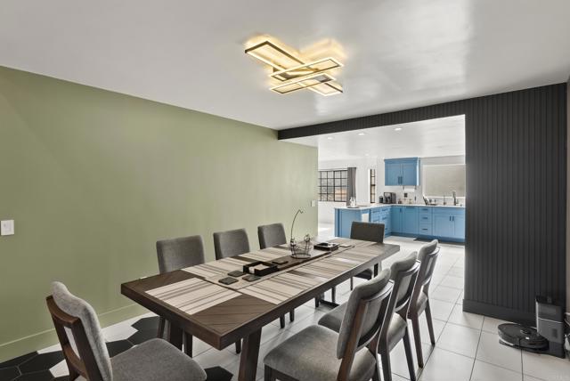 Detail Gallery Image 12 of 71 For 9309 Hillside, Spring Valley,  CA 91977 - 6 Beds | 5 Baths