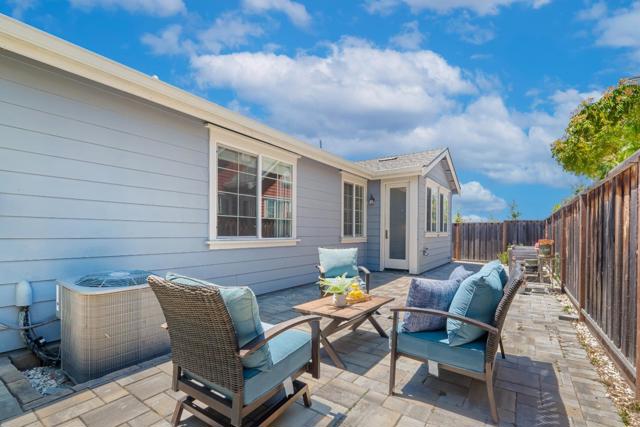 34104 Spur Way, Fremont CA: https://media.crmls.org/mediaz/85572696-b5c2-4aff-bb03-d4ee02ce8806.jpg
